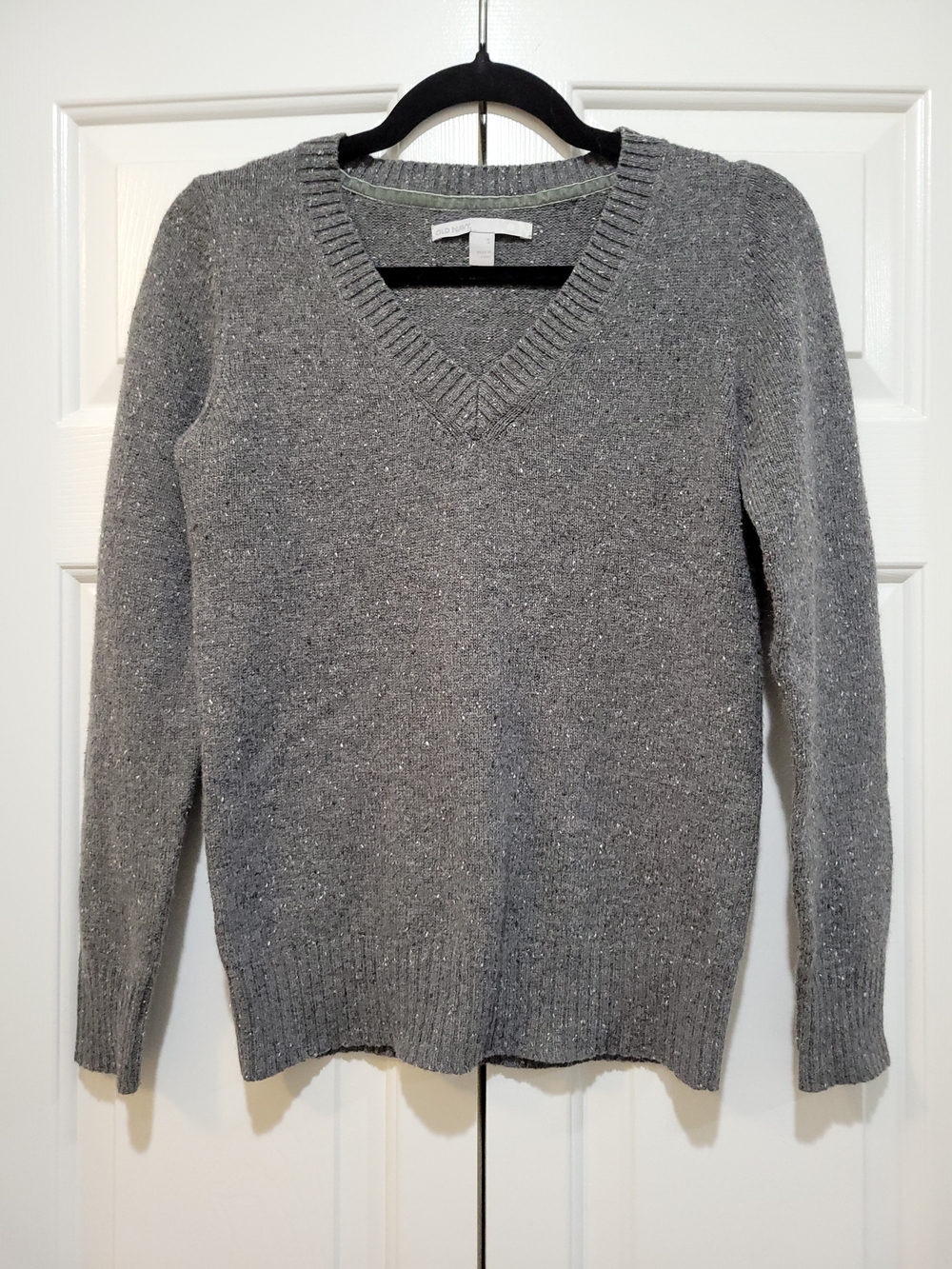 Old Navy Women's Gray With White V-Neck Sweater - Gray